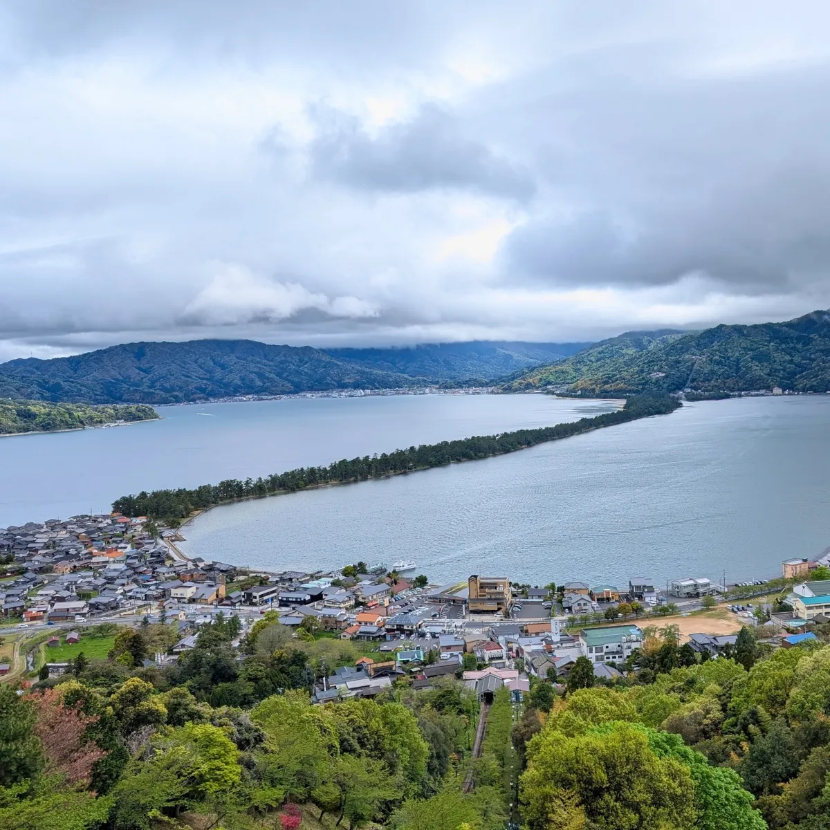Blick auf die Himmelsbrücke von Amanohashidate