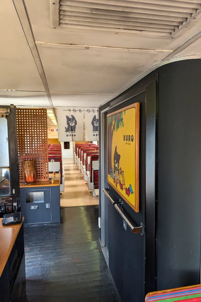 Das Interieur des Aso Boy Sonderzugs nach Aso