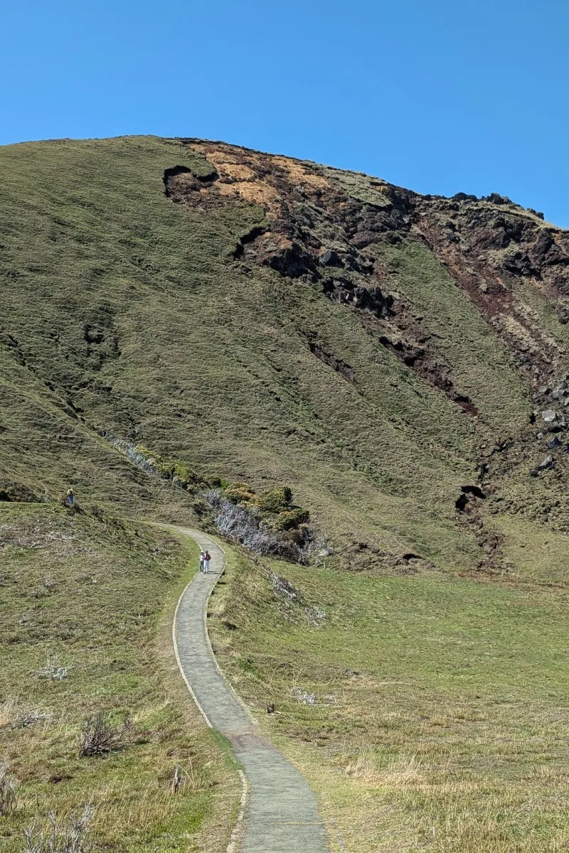 Bergiger Wanderpfad auf Mount Aso