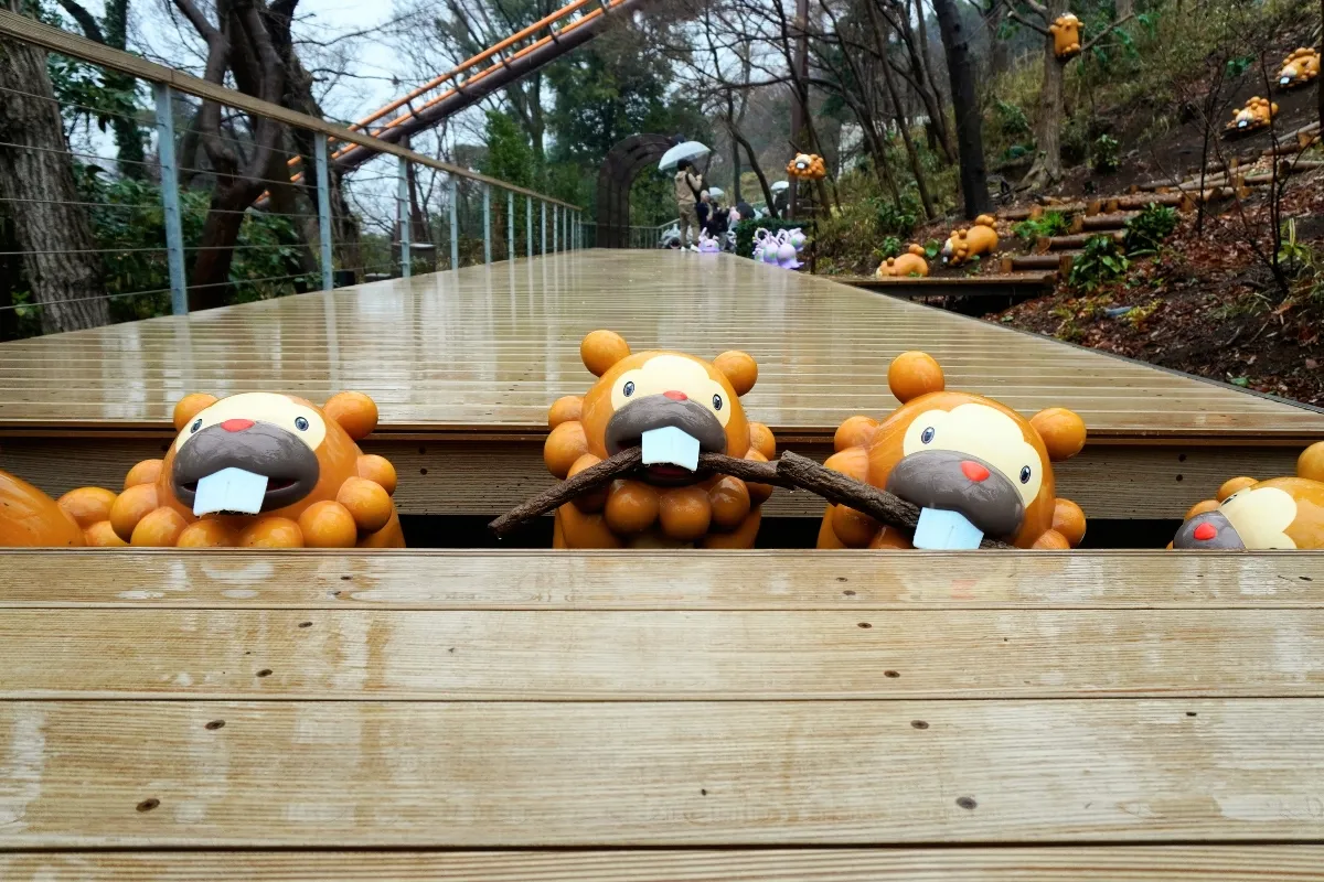 Einige Pokemon haben den Laufpfad im Pokemon Forest beschädigt