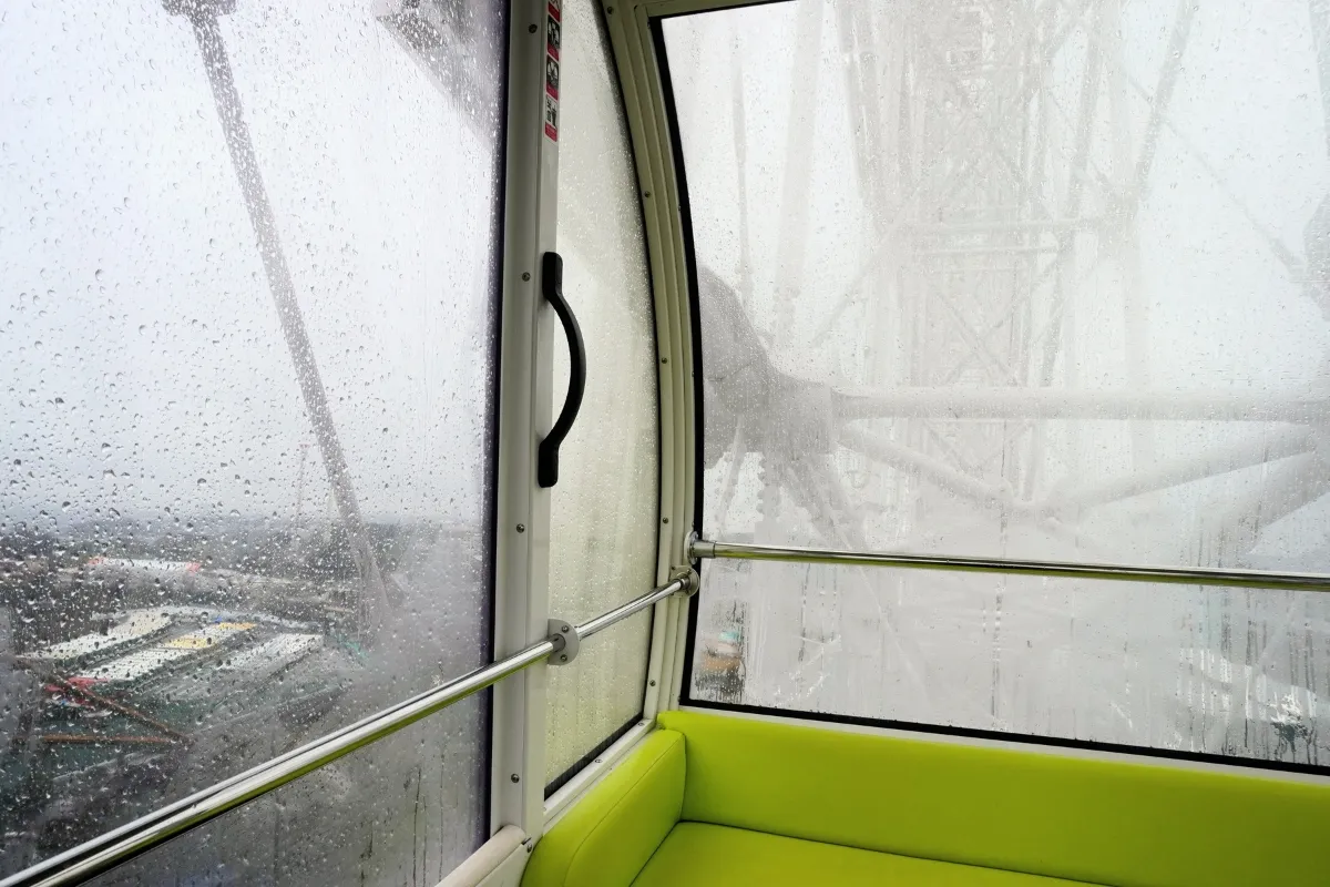 Blick aus einer Riesenrad-Kabine im Yomiuriland