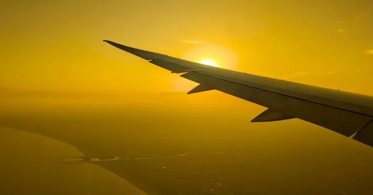Landeanflug auf Narita im Sonnenuntergang an einem Februarnachmittag